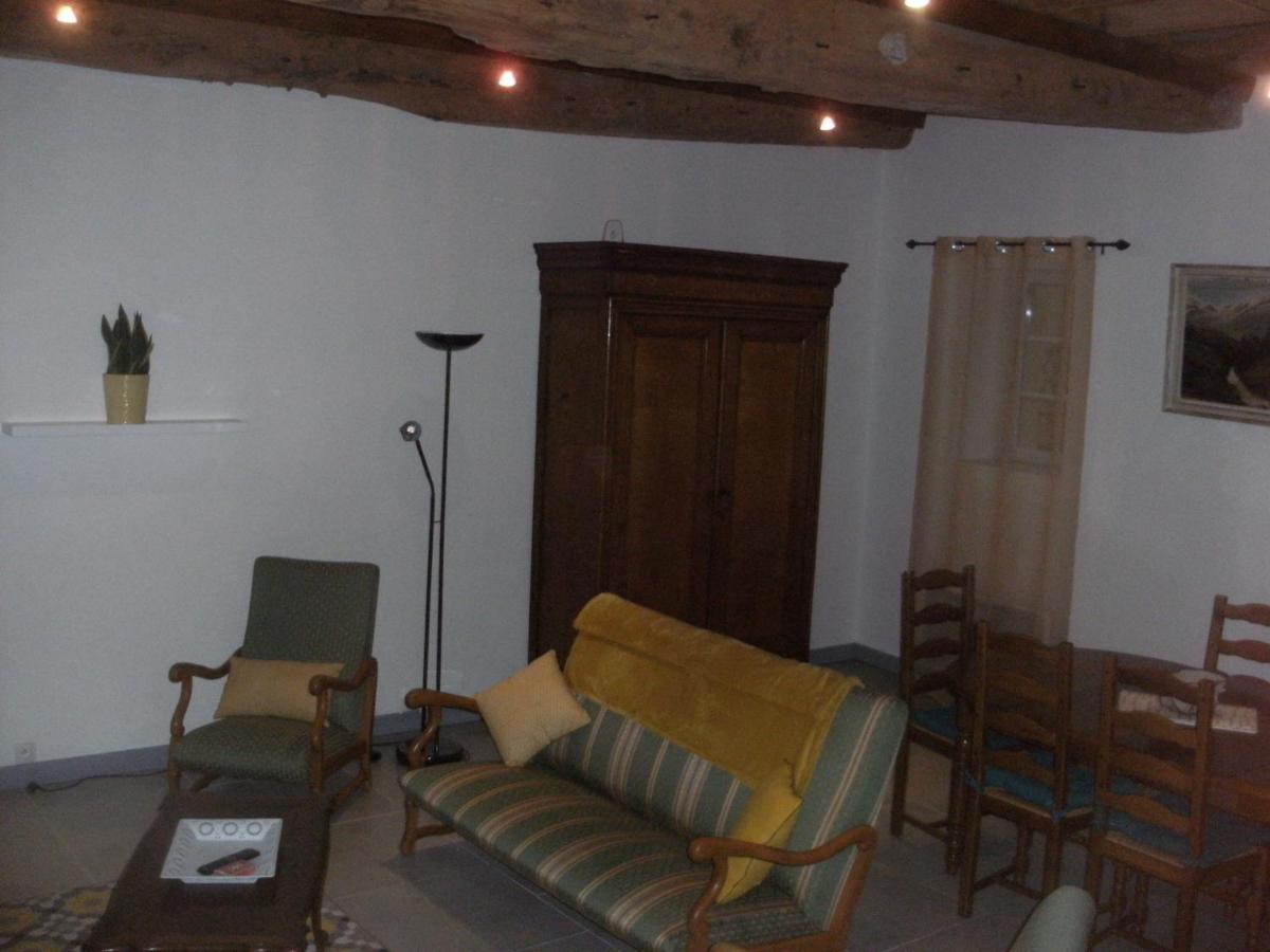 Grange Dans Ancien Corps De Ferme Hotel Bellengreville  Exterior foto